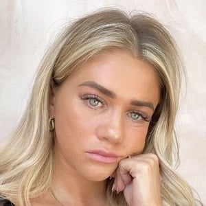 Kelsey Breisinger, 31 (Blogger)