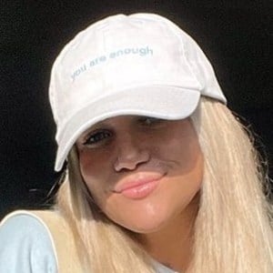 Kelsey Breisinger, 31 (Blogger)