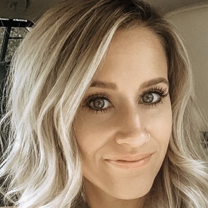 Kelsey Grimm, 35 (流行歌手)