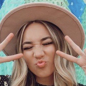 KennaDee Nelson, 26 (YouTube明星)