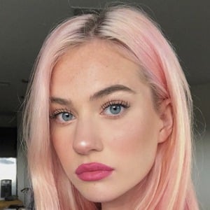 Kennedy Claire Walsh, 25 (Звезда Youtube)