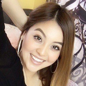 Kennia, 26 (YouTube Star)