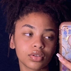 Keoniii, 20 (TikTok Star)