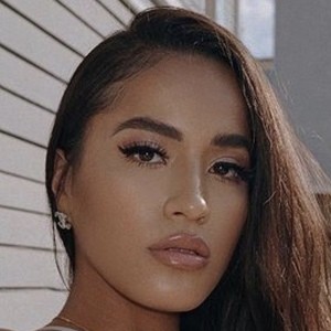 KerlyAstrid, 33 (Instagram明星)