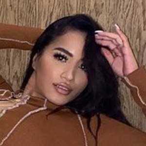 KerlyAstrid, 33 (Instagram Star)
