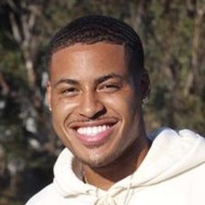 Keyon Holiday image 6