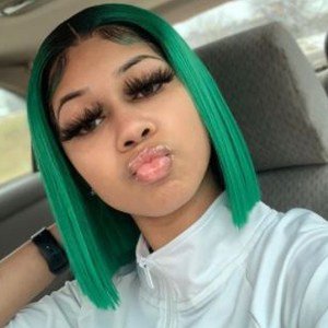 Kierra Weston, 22 (Instagram Star)