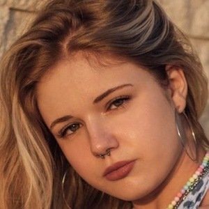 Kiki Ferreira, 22 (Instagram明星)