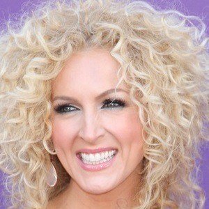 Kimberly Schlapman (Country Singer) - Age, Birthday, Bio, Facts, Family ...