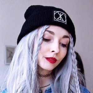 Kimi Peri, 30 (Instagram Star)