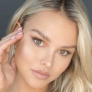 Kinsey Wolanski image 3