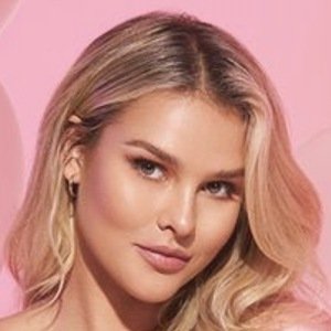 Kinsey Wolanski image 4