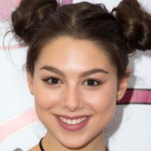 Kira Kosarin, 28 (Nữ diễn viên truyền hình)