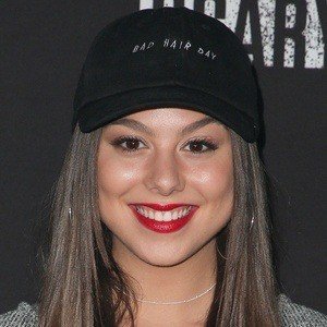 Kira Kosarin, 28 (Actriz de Televisión)