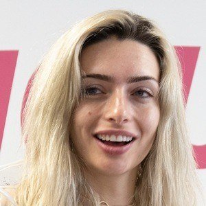 Kirsten Collins, 31 (流行歌手)