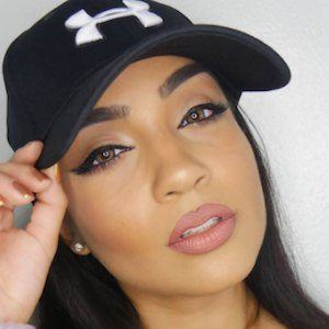 KissedByKen, 32 (Instagram明星)