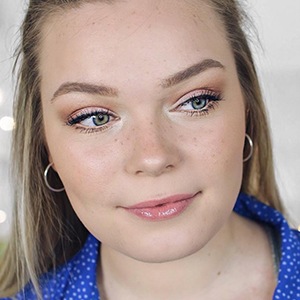 Klara Elvira, 28 (Star di YouTube)