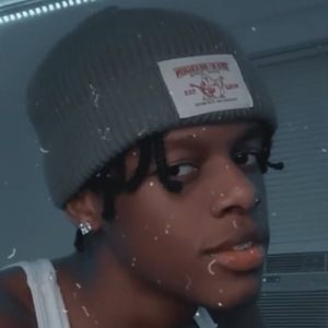 klarue3, 23 (TikTok Star)