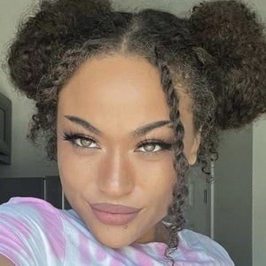 Kristen Calfee, 28 (YouTube明星)