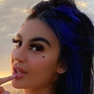 Kristen Kash image 4