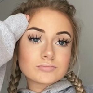 Kristen Scott, 19 (TikTok Star)