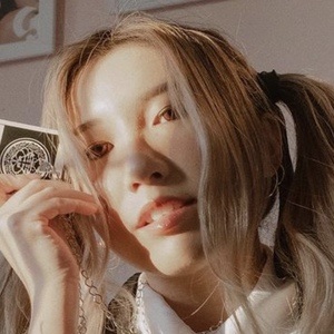 Kristine Fel image 7