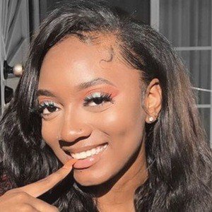 Kyahnextdoor, 25 (TikTok明星)