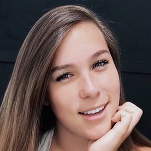 Kylie Clemens, 22 (TikTok明星)