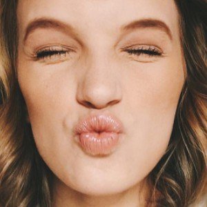Kyra Sivertson, 28 (Estrella de YouTube)