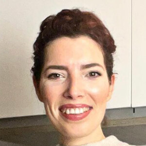 La Chica Bona, 37 (YouTube Star)