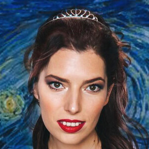 La Chica Bona, 37 (YouTube Star)