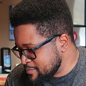 La Guardia Cross, 44 (YouTube Star)