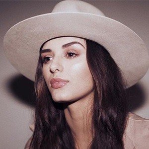 Lacy Cavalier, 28 (乡村歌手)