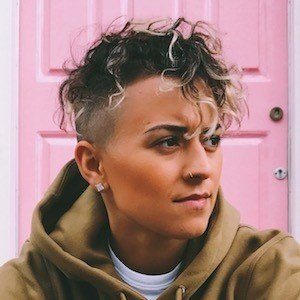 Lady Cultura, 32 (說唱歌手)