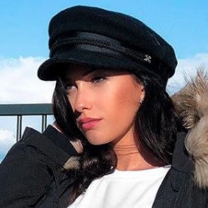 Laetitia Tribaldos, 32 (模特)