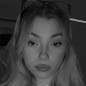 Lainey Heller image 4