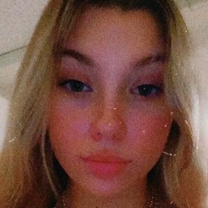 Lainey Heller image 8