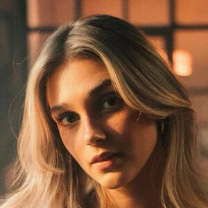 Lara Spengler image 4