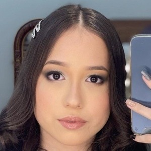 Lari Gamer, 18 (Instagram Star)