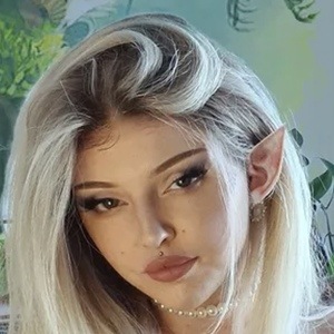Larissa Lambert image 3