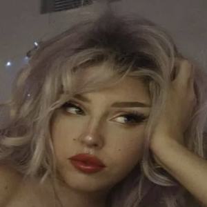 Larissa Lambert image 5