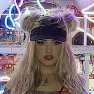 Larissa Lambert image 6