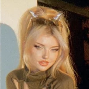 Larissa Lambert image 7