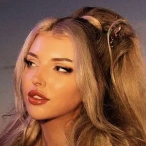 Larissa Lambert image 8