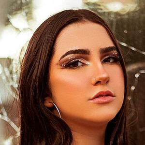 larissaflor_, 19 (Estrella de Instagram)