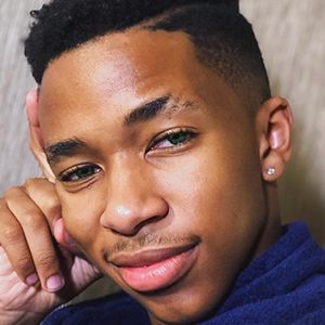 Lasizwe Dambuza, 27 (电视节目主持人)