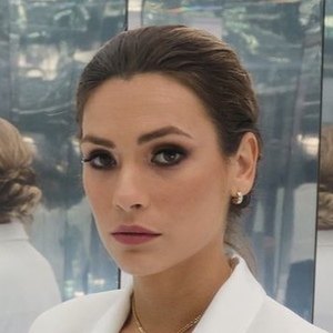 Laura Chimaras, 34 (Actrice de télévision)