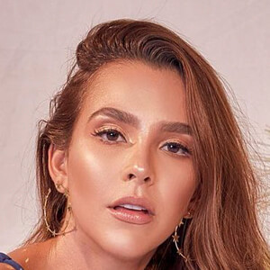 Laura Estrada image 13