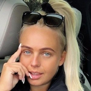 Laura-Jane Popsey, 34 (YouTube Star)