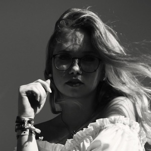 Laura Kamhuber, 26 (Folk Singer)